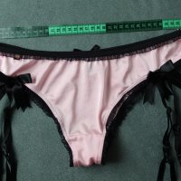М розови сатенирани изрязани бикини/бразилиани с черни жартиери, снимка 10 - Бельо - 40501245