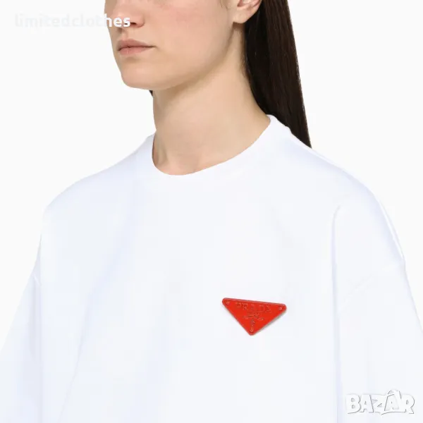 White Red Triangle Logo Brooch Oversized Дамска / Мъжка Тениска size XL и XXL, снимка 1