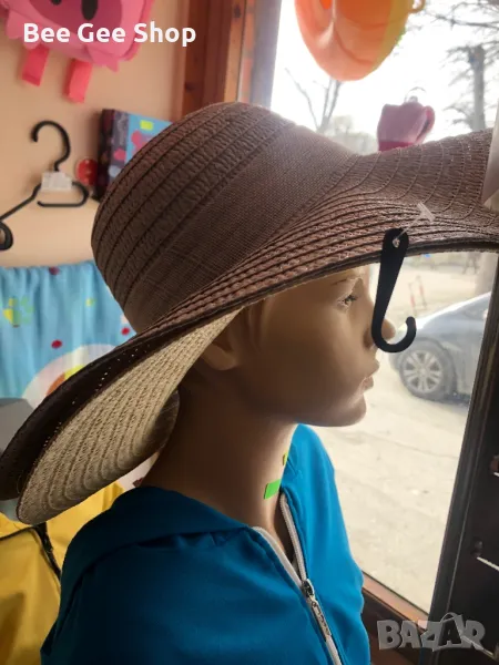 Дамски шапки с периферия , снимка 1