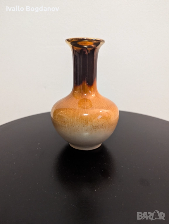 Малка глазирана вазичка, снимка 1