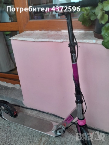 Тротинетка Oxelo Mid 9 в отлично състояние, снимка 2 - Скейтборд, ховърборд, уейвборд - 52107818