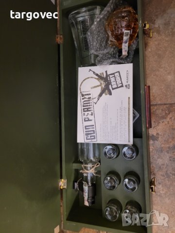 Колекционерска бутилка водка и чаши арми водка