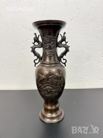 Китайска бронзова ваза с флорални мотиви от 19-ти или 20-ти век. №7790