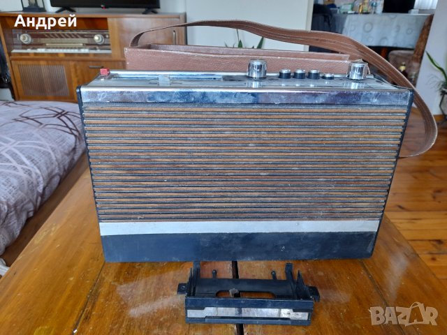Старо радио,радиокасетофон Респром Октава, снимка 2 - Антикварни и старинни предмети - 41738522