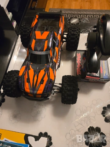 Продавам офролд джип TRAXXAS