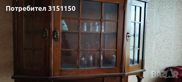 Старинен бюфет.