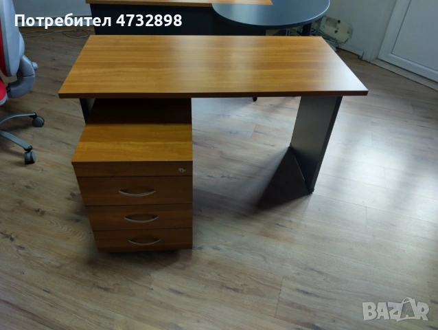 Офис оборудване - столове, бюра, контейнери, маси