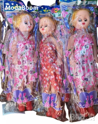 Красива кукла с елегантна флорална рокля