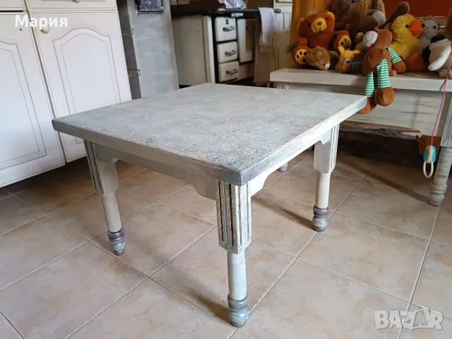 Ниска масичка от орехов масив, снимка 3 - Маси - 47913840