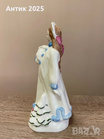 Винтидж порцеланова статуетка „Снежанка със заек“, СССР, снимка 2 - Антикварни и старинни предмети - 53237591