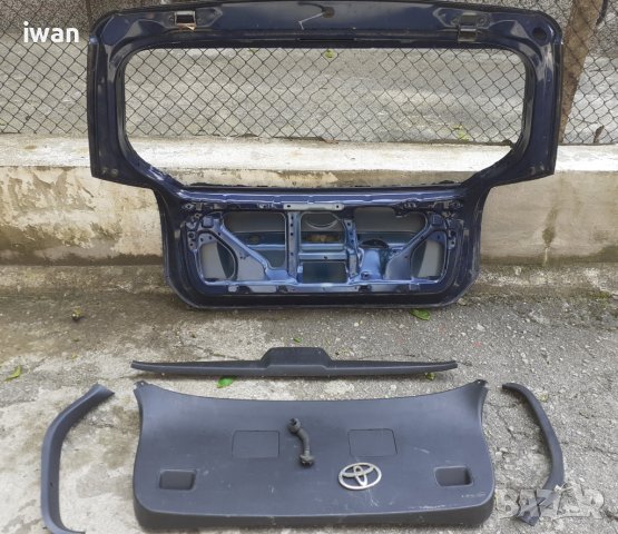 Toyota Corolla ~2004 заден капак и броня, снимка 2 - Части - 41098739
