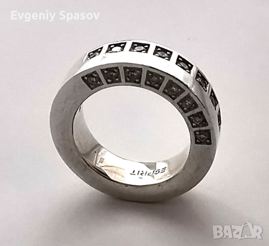 Сребърен Масивен Пръстен ESPRIT с Бели Камъчета. Вътрешен диаметър 18 милиметра. Тежък 18.2 г.