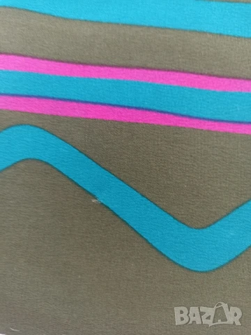 Дамски шал Yves Saint Laurent, снимка 3 - Шалове - 51073121