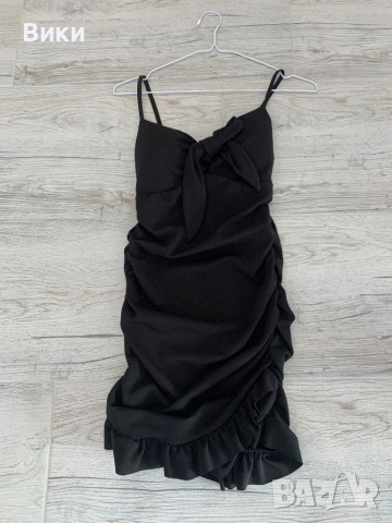 Черна рокля в размер XS, снимка 1 - Рокли - 44518637