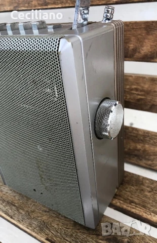 Радиокасетофон ITT WEEKEND 220-Germany Работи само радио!, снимка 4 - Радиокасетофони, транзистори - 51028706