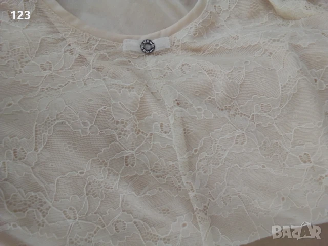 Спортно-елегантна  маркова дантелена  рокля в чаен цвят (кремаво-телесен) с камъчета-диамантчета, снимка 2 - Рокли - 50622344