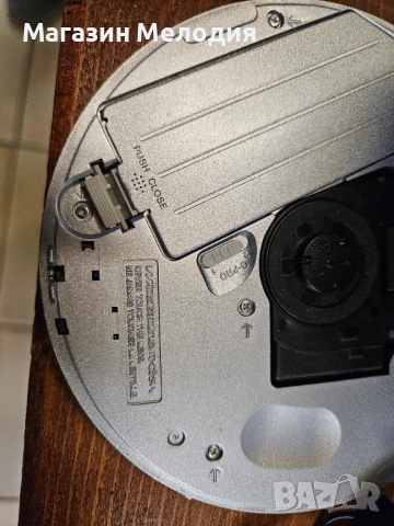 Дискмен SONY D-EJ925 Walkman Portable CD Player Xtra Lightweight Skip G-protection В отлично техниче, снимка 15 - Други - 52639867