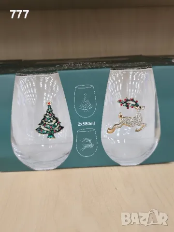 чаши с коледна декорация