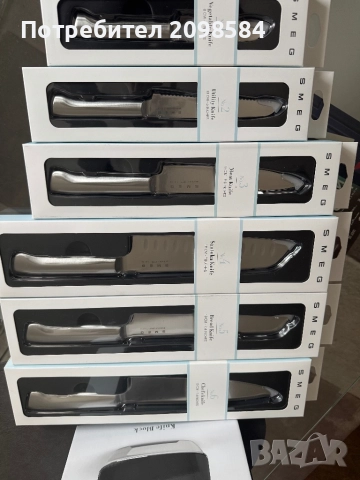 Блок за ножове SMEG, снимка 2 - Прибори за хранене, готвене и сервиране - 52294125