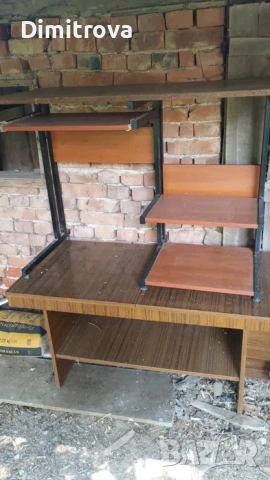 Старо бюро и холна маса