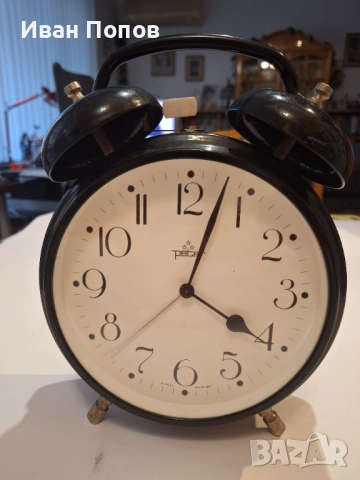 Механичен часовник-будилник Peter, немски, много голям.
