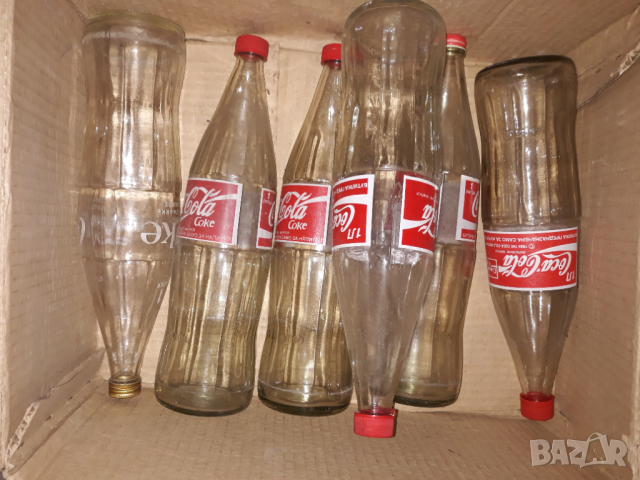 Стари бутилки от Кока- Кола, вино и уиски.