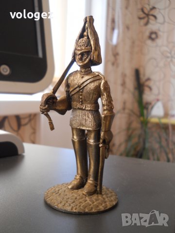 стара бронзова статуетка - войник, снимка 3 - Колекции - 40010369