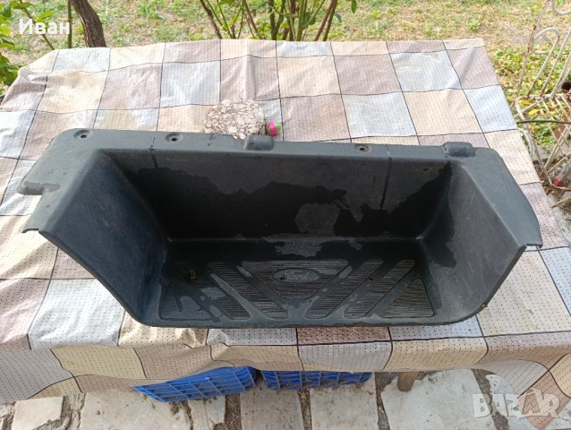 Лява пластмасова степенка за Форд Транзит 2002г.