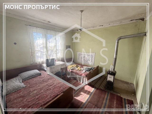 Двуетажна къща с просторен двор и гараж на тихо място в с. Караисен, обл. Велико Търново., снимка 10 - Къщи - 53825817