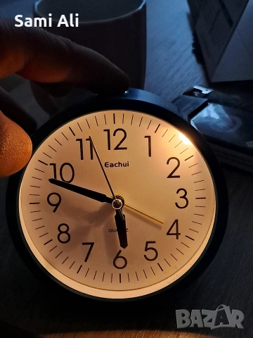 Настолен часовник Eachui - Кварцов, безшумен, с осветление