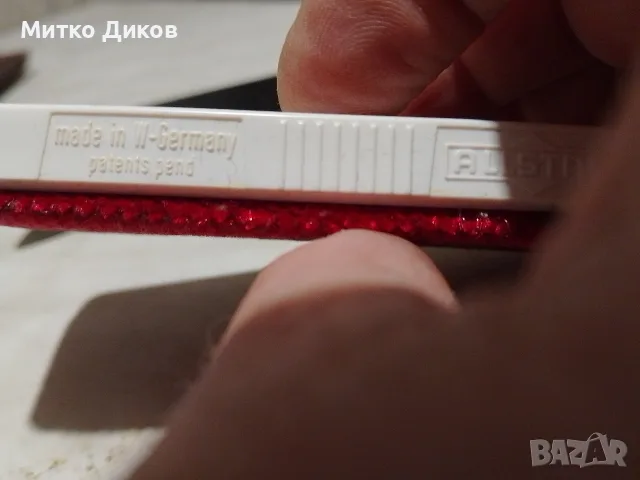 малка винтидж четка за дрехи или премахване на мъх (нukanpoistaja / четка с червено кадифе/плюш),с к, снимка 6 - Мопове, кофи, четки и метли - 56180994
