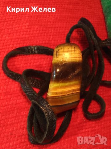 КРАСИВ ВИНТИДЖ - АРТ МЕДАЛЬОН НАТУРАЛЕН КАМЪК ТИГРОВО ОКО с ШНУРЧЕ от ВЕЛУР 21289, снимка 2 - Колиета, медальони, синджири - 41483246