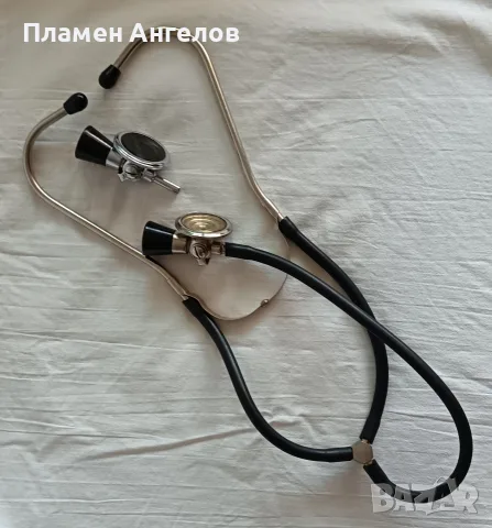 Стар медицински инструмент. Винтидж стетоскоп. 