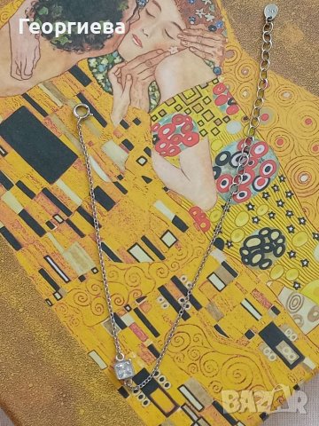 Сребърна гривна със бял камък