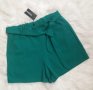 Зелени къси панталонки с коланче 