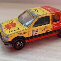 Peugeot 205 Majorette 1/64, снимка 1 - Колекции - 42375809