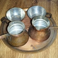Меден сервиз за турско кафе 2 джезвета и 2 чаши с поднос, снимка 9 - Антикварни и старинни предмети - 42158913