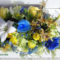 Композиция за маса с жълти и сини рози, снимка 5 - Изкуствени цветя - 36466883