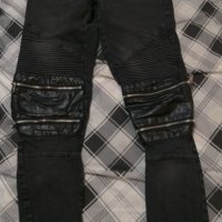Мъжко дънки в черен цвят с кожа и ципове , снимка 1 - Дънки - 40026149