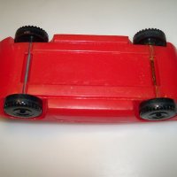 Червена пластмасова кола соц играчка, снимка 6 - Коли, камиони, мотори, писти - 44342707