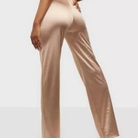 УНИКАЛЕН сатениран панталон с широк прав крачол в перлен светлобежов цвят, снимка 2 - Панталони - 41281278