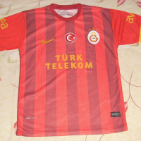 ОРИГИНАЛНА футболна фланелка Найк NIKE DRI-FIT на Галатасарай Истанбул от сезон 2013/14 размер S, снимка 1 - Фен артикули - 35768563