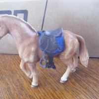 Ръчно рисувана фигурка Schleich на кобила , снимка 2 - Колекции - 39984522