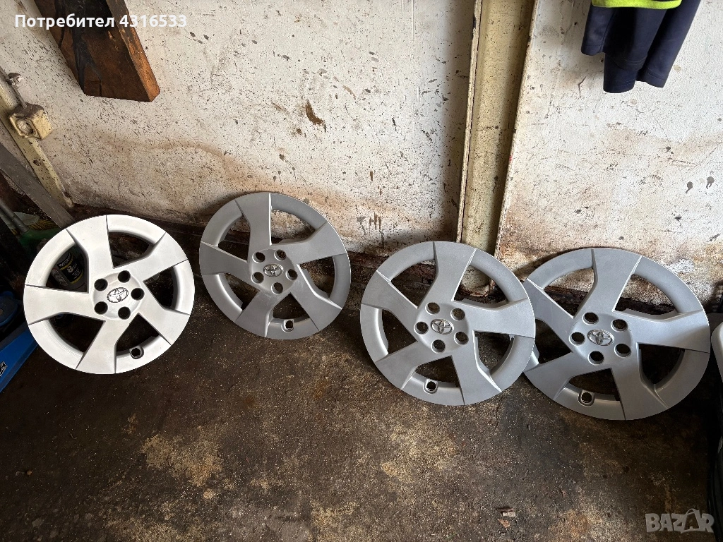 Оригинални Тасове за Тойота Приус 2009-2015, снимка 1