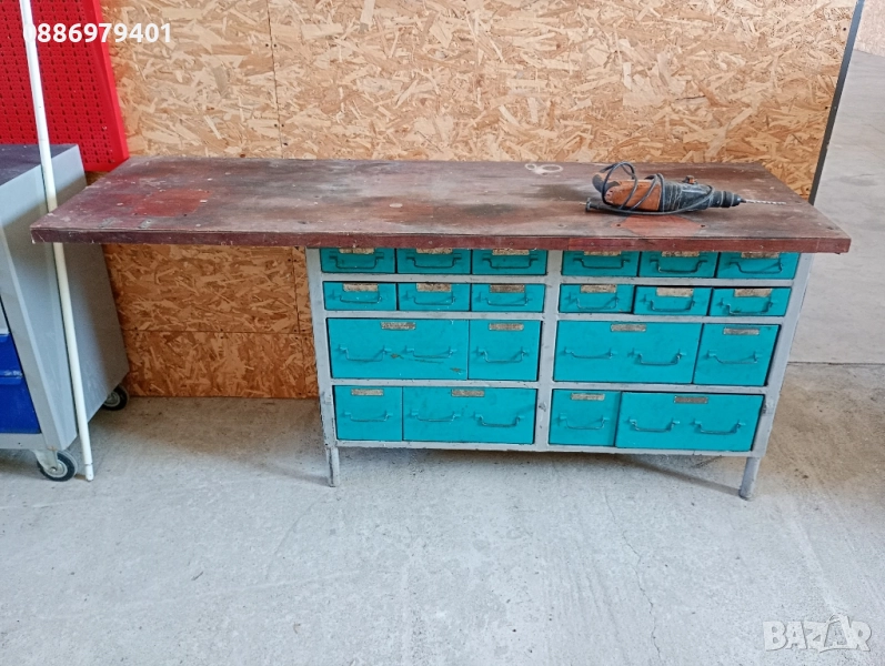 Работна маса с дървен плот и метални чекмеджета , снимка 1
