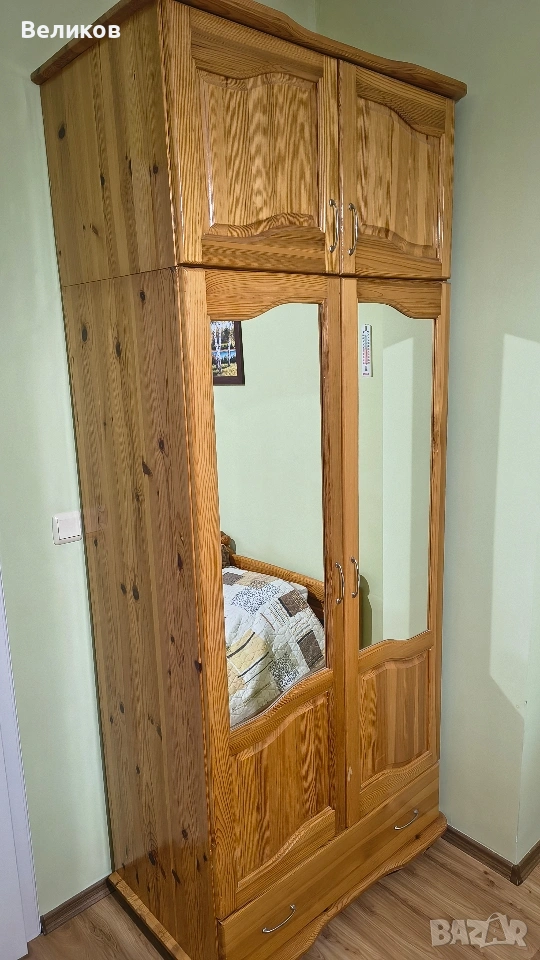 Двукрилен гардероб от чам, снимка 1