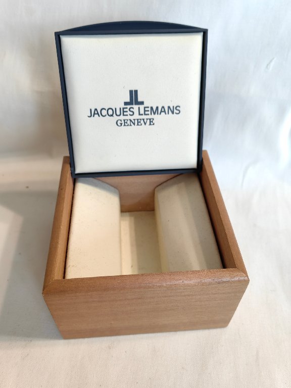 Луксозна дървена кутия за часовник Jacques Lemans в Други в гр. Русе -  ID41657805 —