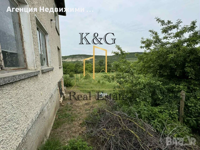 Двуетажна тухлена на плоча  къща в с. Дряновец, снимка 8 - Къщи - 51103042