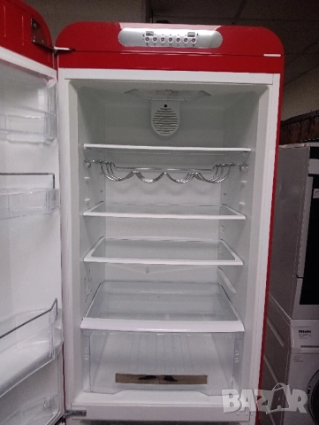 Като нов червен комбиниран хладилник с фризер ретро дизайн Smeg 2 години гаранция!, снимка 9 - Хладилници - 51548556