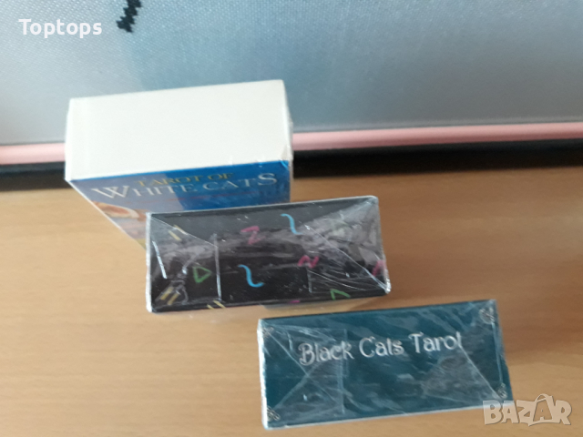 Таро карти с котки: White Cats Tarot & Black Cats Tarot & Weird Cat Tarot, снимка 3 - Карти за игра - 34171461